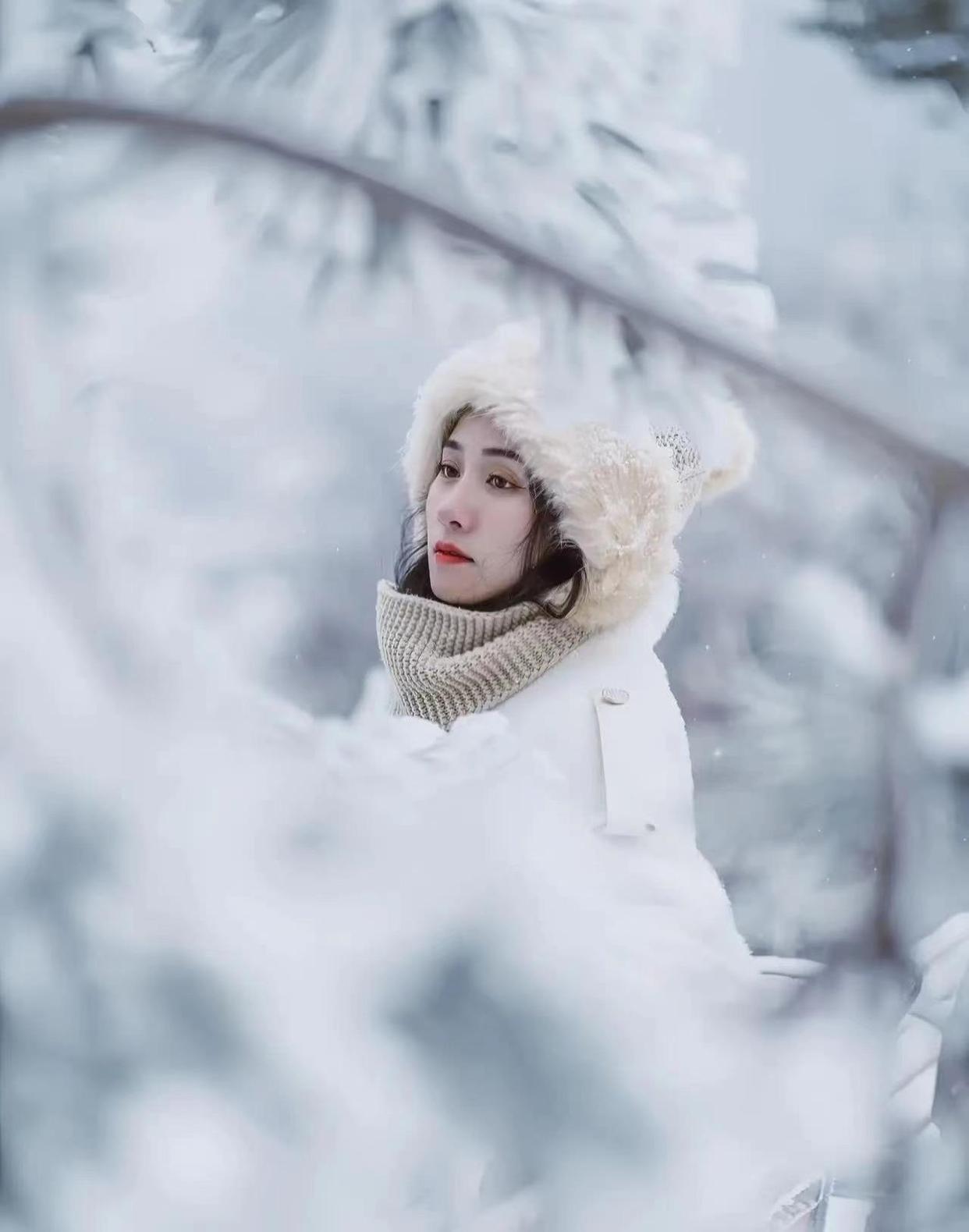 雪地人像摄影,这些姿势和技巧,出片率高人也美