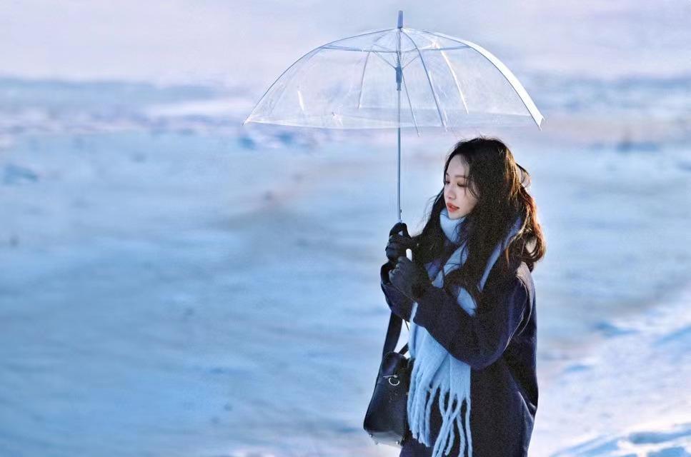 雪地人像摄影,这些姿势和技巧,出片率高人也美