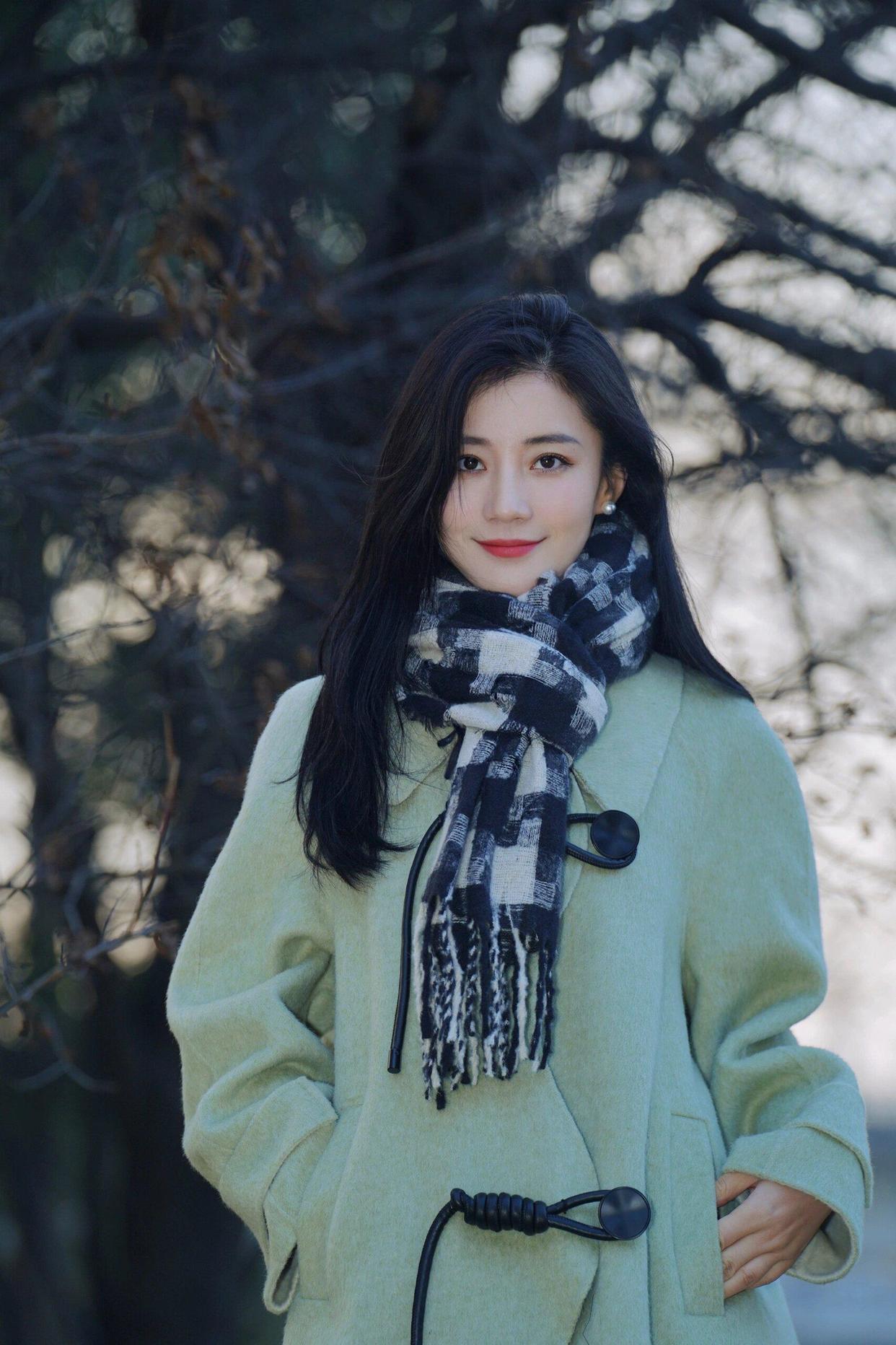 怎么拍照自然,姿势这样摆,照片这样拍,好看又出圈