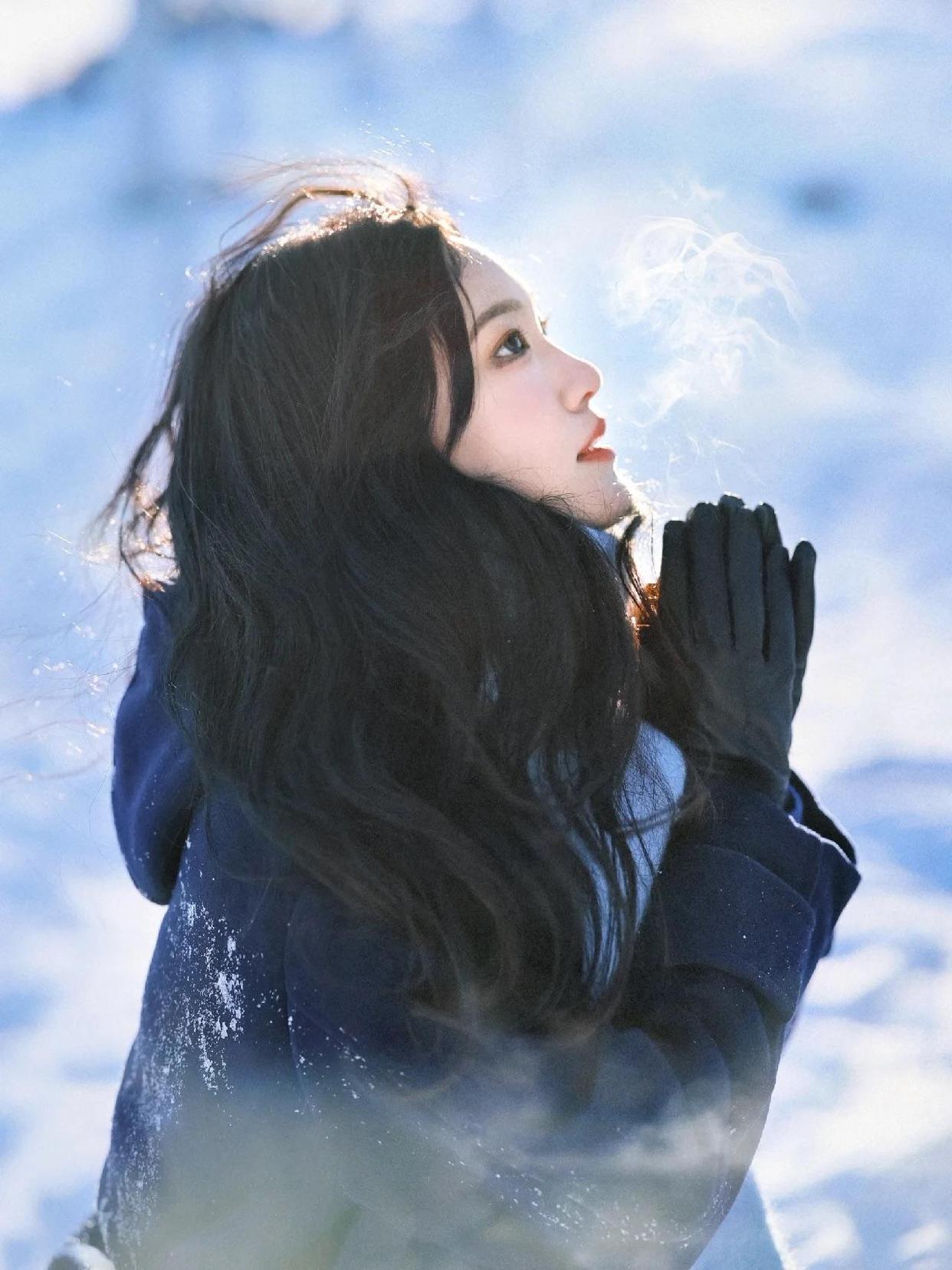 雪地人像摄影,这些姿势和技巧,出片率高人也美