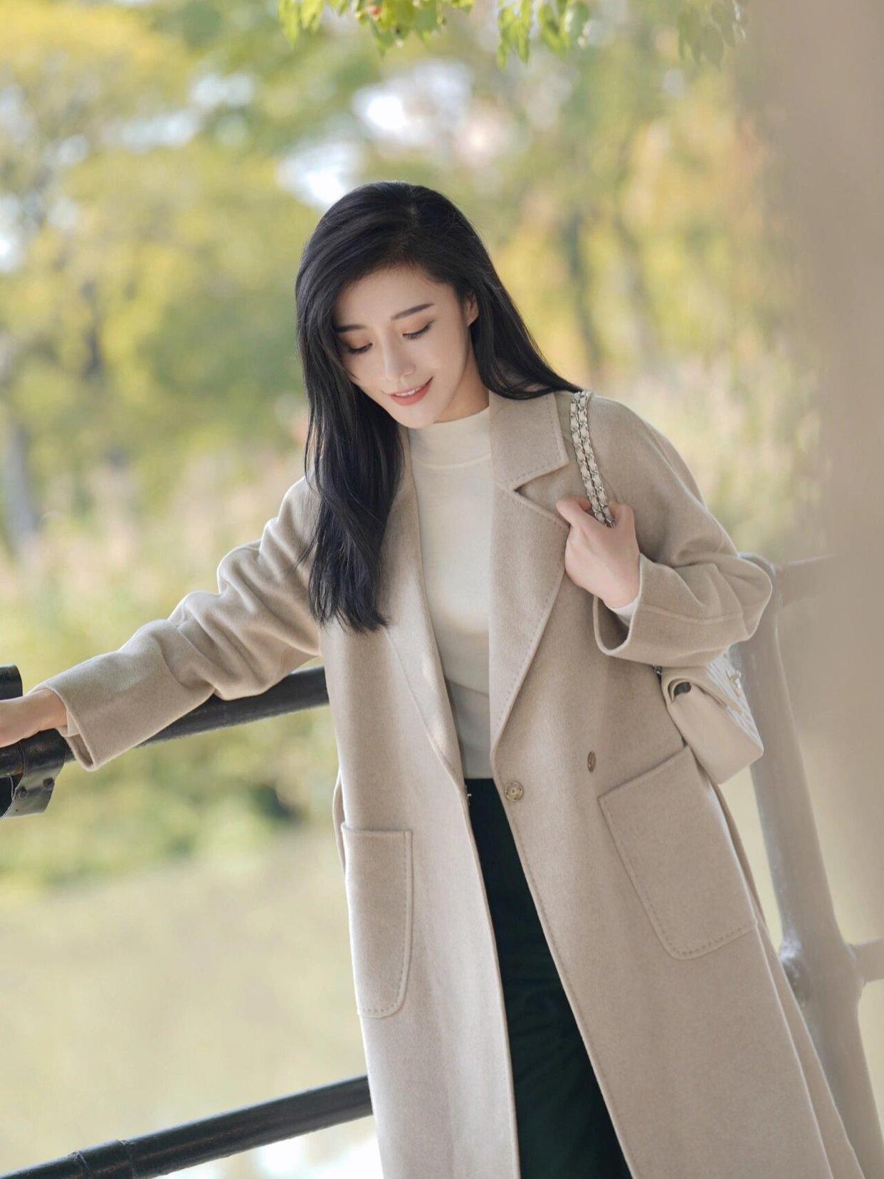 怎么拍照自然,姿势这样摆,照片这样拍,好看又出圈