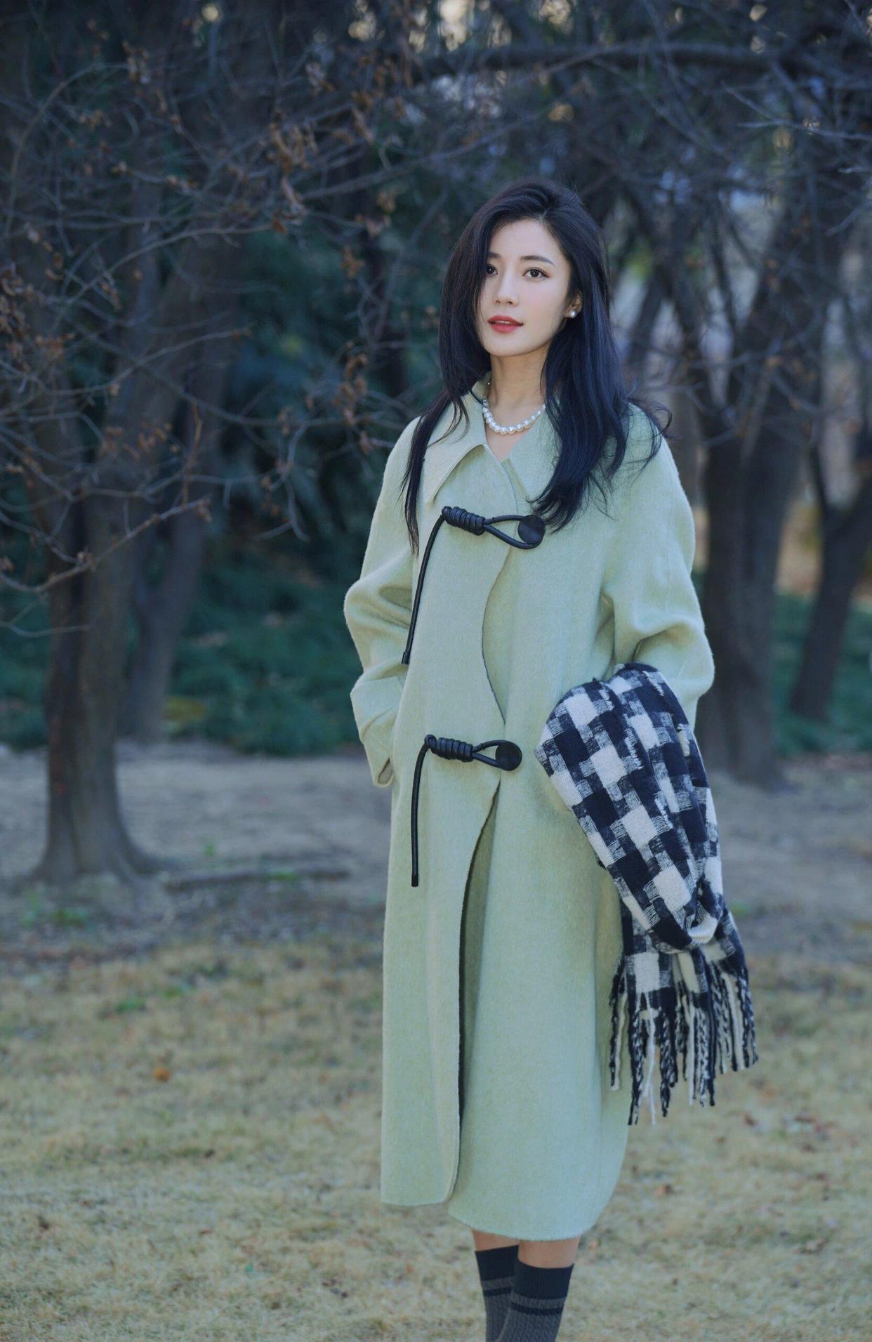 怎么拍照自然,姿势这样摆,照片这样拍,好看又出圈