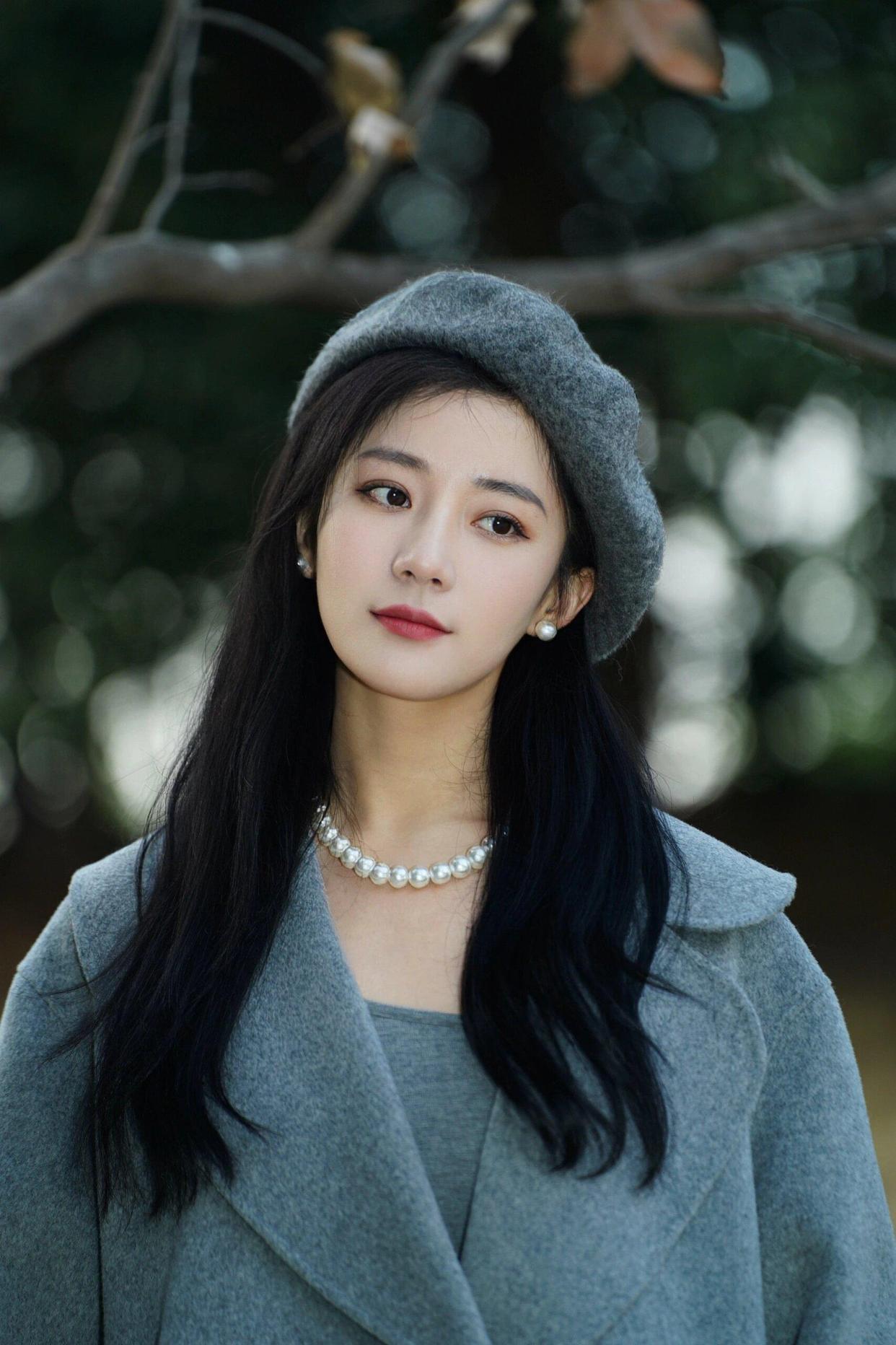 怎么拍照自然,姿势这样摆,照片这样拍,好看又出圈