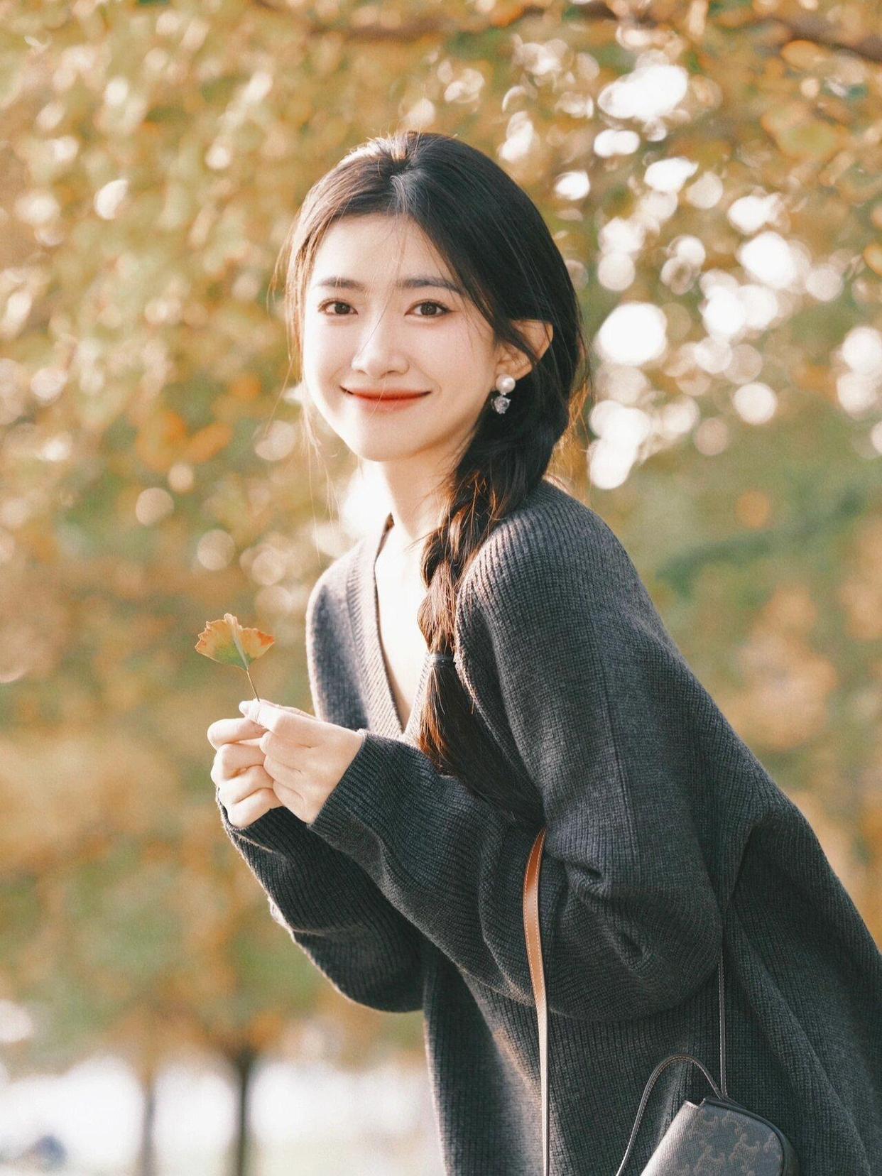 一个人拍照,7个姿势可以摆,这样拍照自然又漂亮