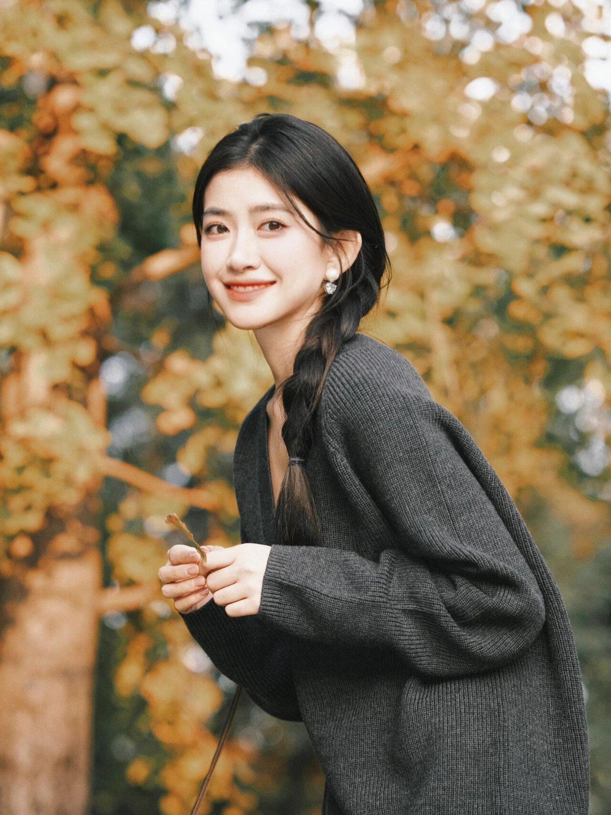 一个人拍照,7个姿势可以摆,这样拍照自然又漂亮