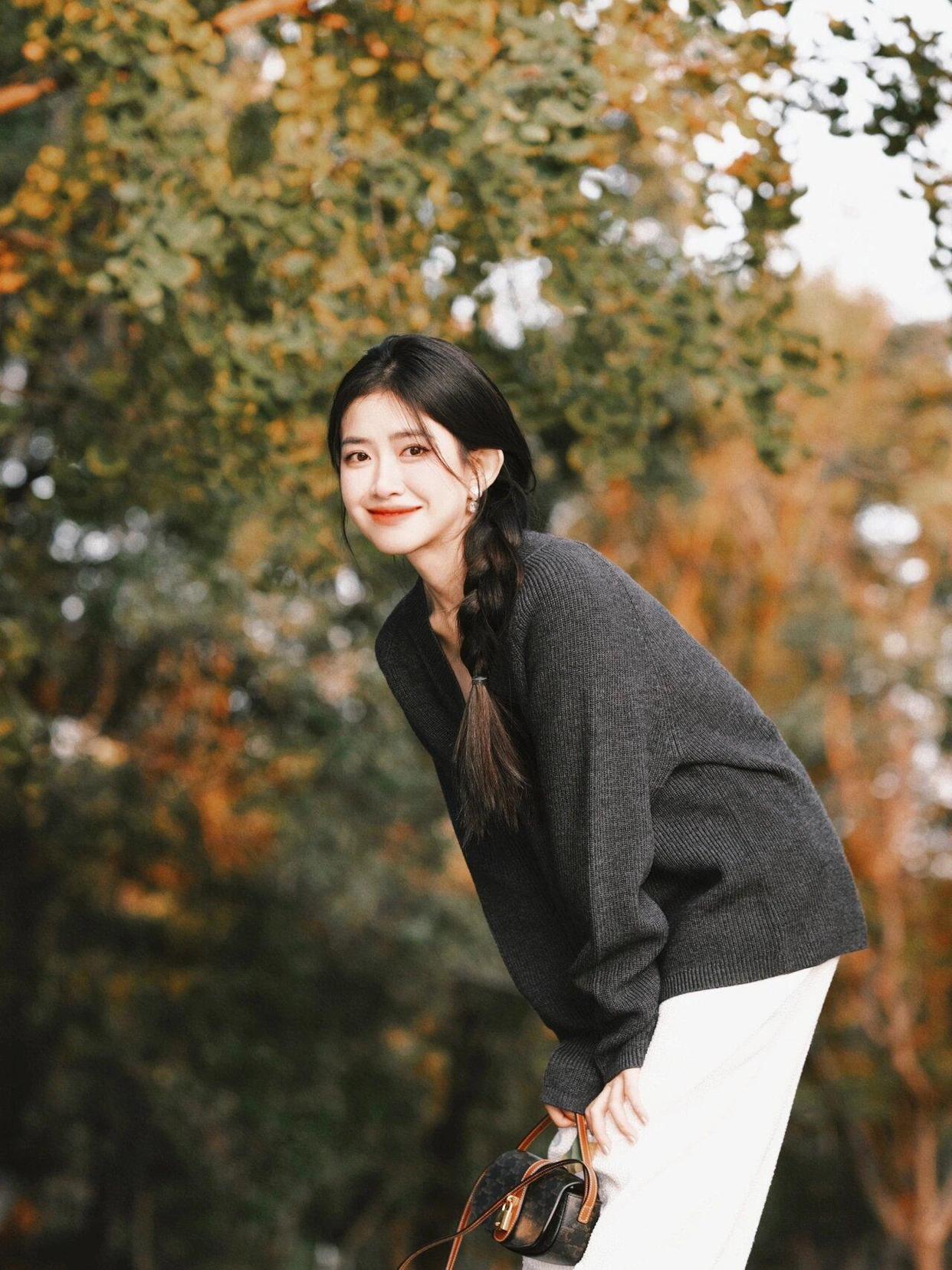 一个人拍照,7个姿势可以摆,这样拍照自然又漂亮