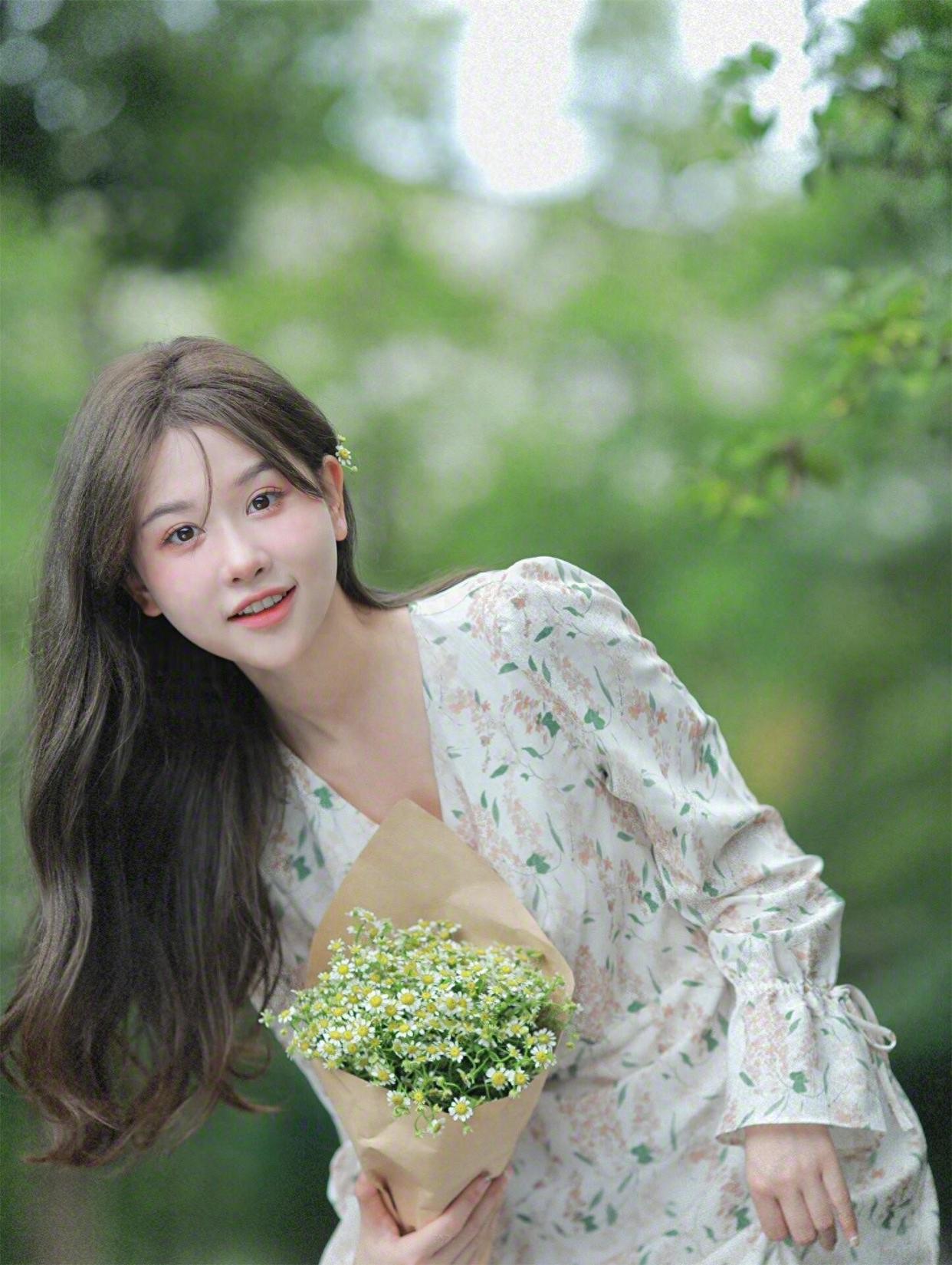 户外拍摄半身照,9个万能姿势可以学,这样拍好看又出片