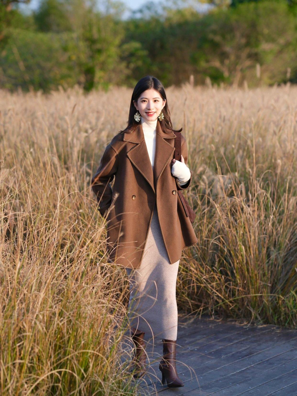 7个户外拍照姿势,简单易学,拍照气质又漂亮