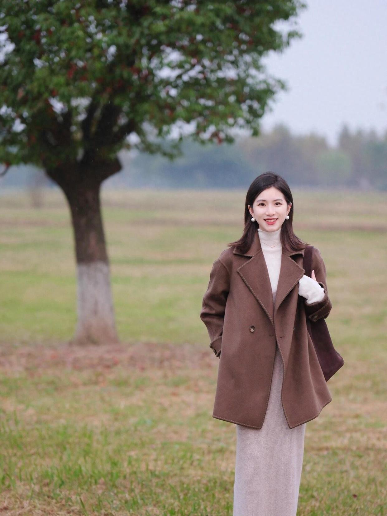 7个户外拍照姿势,简单易学,拍照气质又漂亮