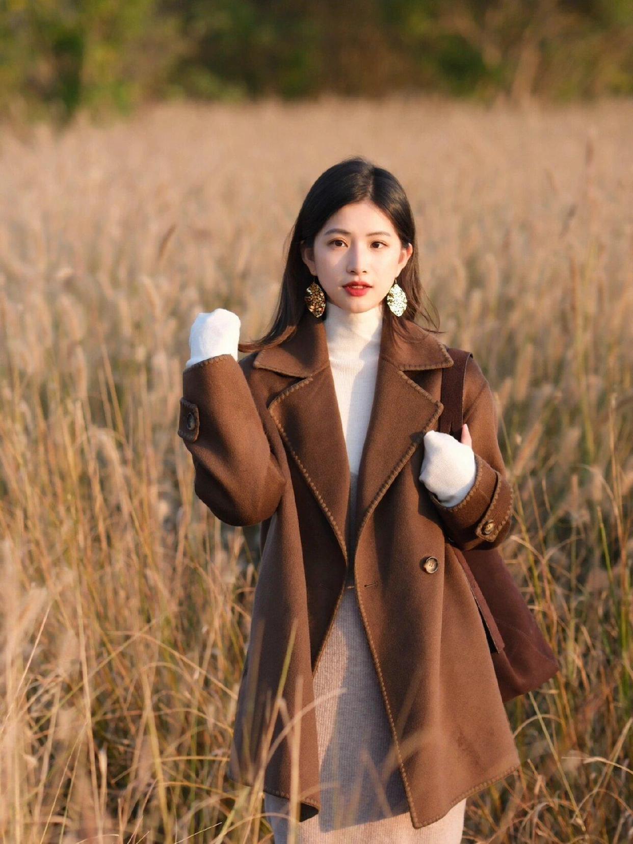 7个户外拍照姿势,简单易学,拍照气质又漂亮