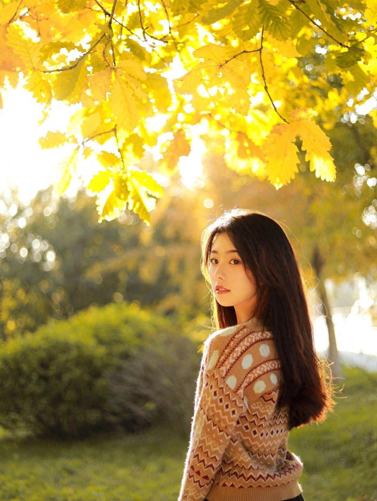 秋天怎么拍美照,8个姿势简单好学,拍出氛围感满满