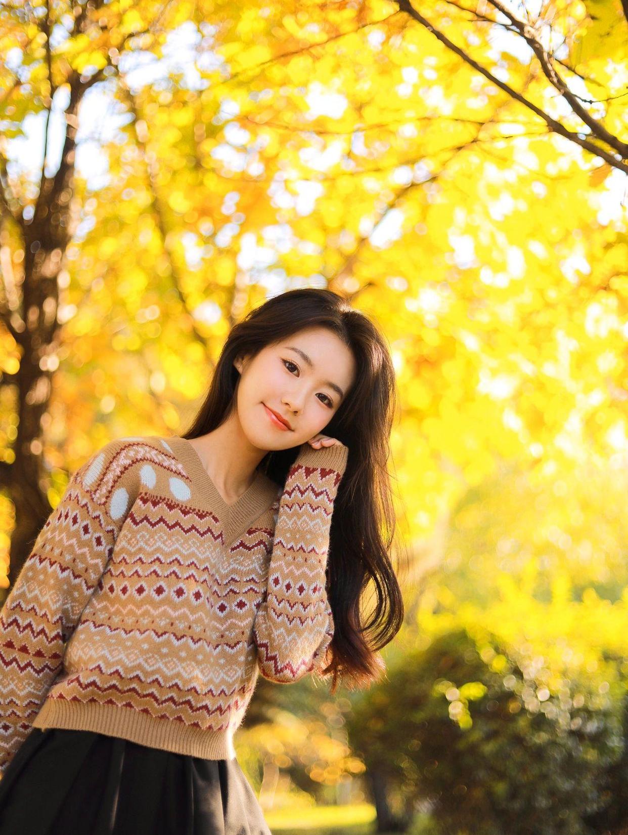秋天怎么拍美照,8个姿势简单好学,拍出氛围感满满