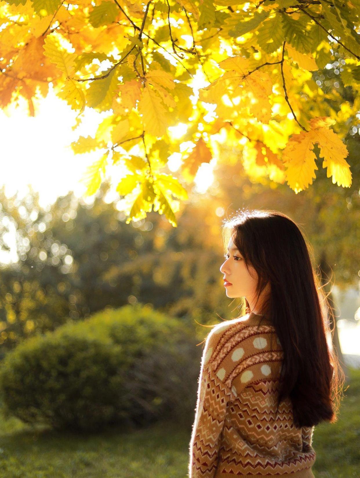 秋天怎么拍美照,8个姿势简单好学,拍出氛围感满满