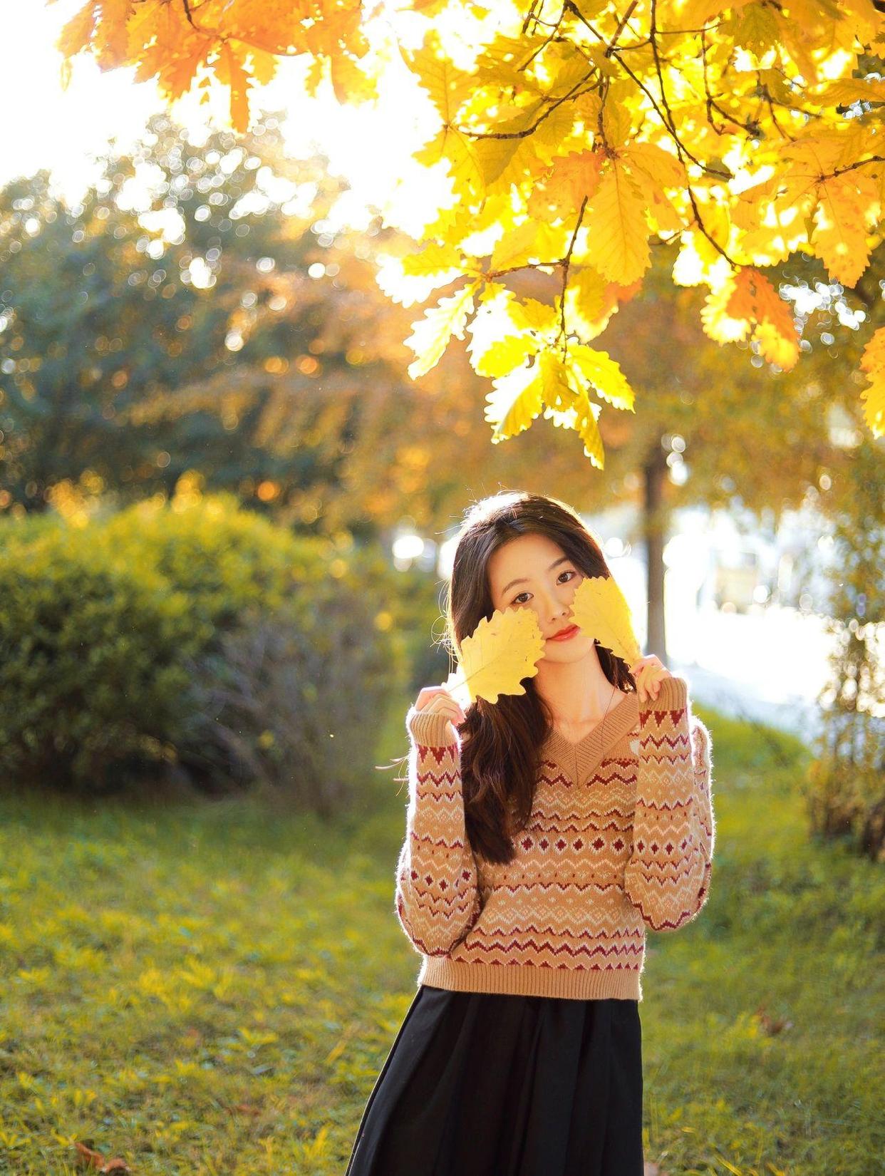 秋天怎么拍美照,8个姿势简单好学,拍出氛围感满满