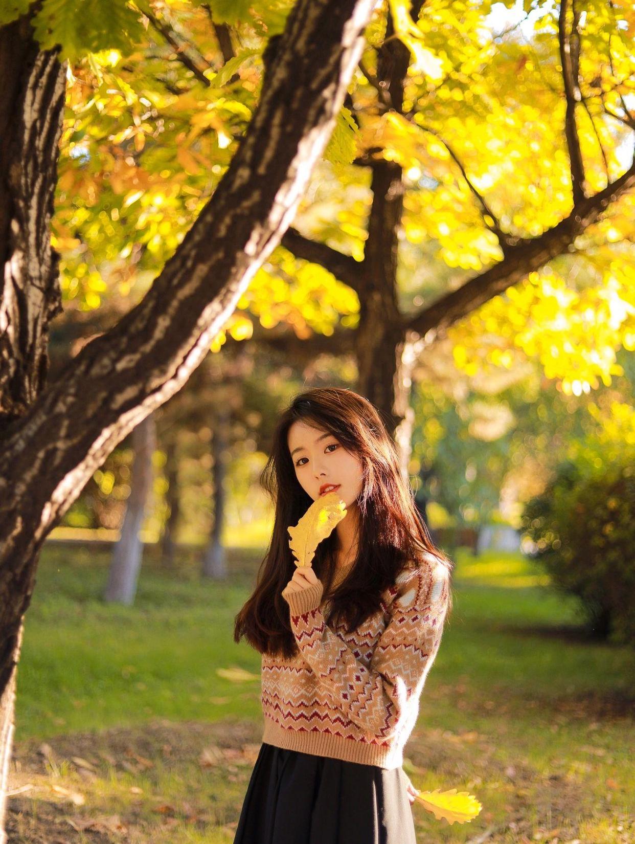 秋天怎么拍美照,8个姿势简单好学,拍出氛围感满满