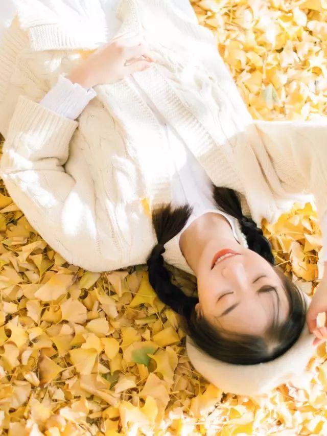 秋季人像这样拍,又美又有氛围感,发朋友圈获赞无数