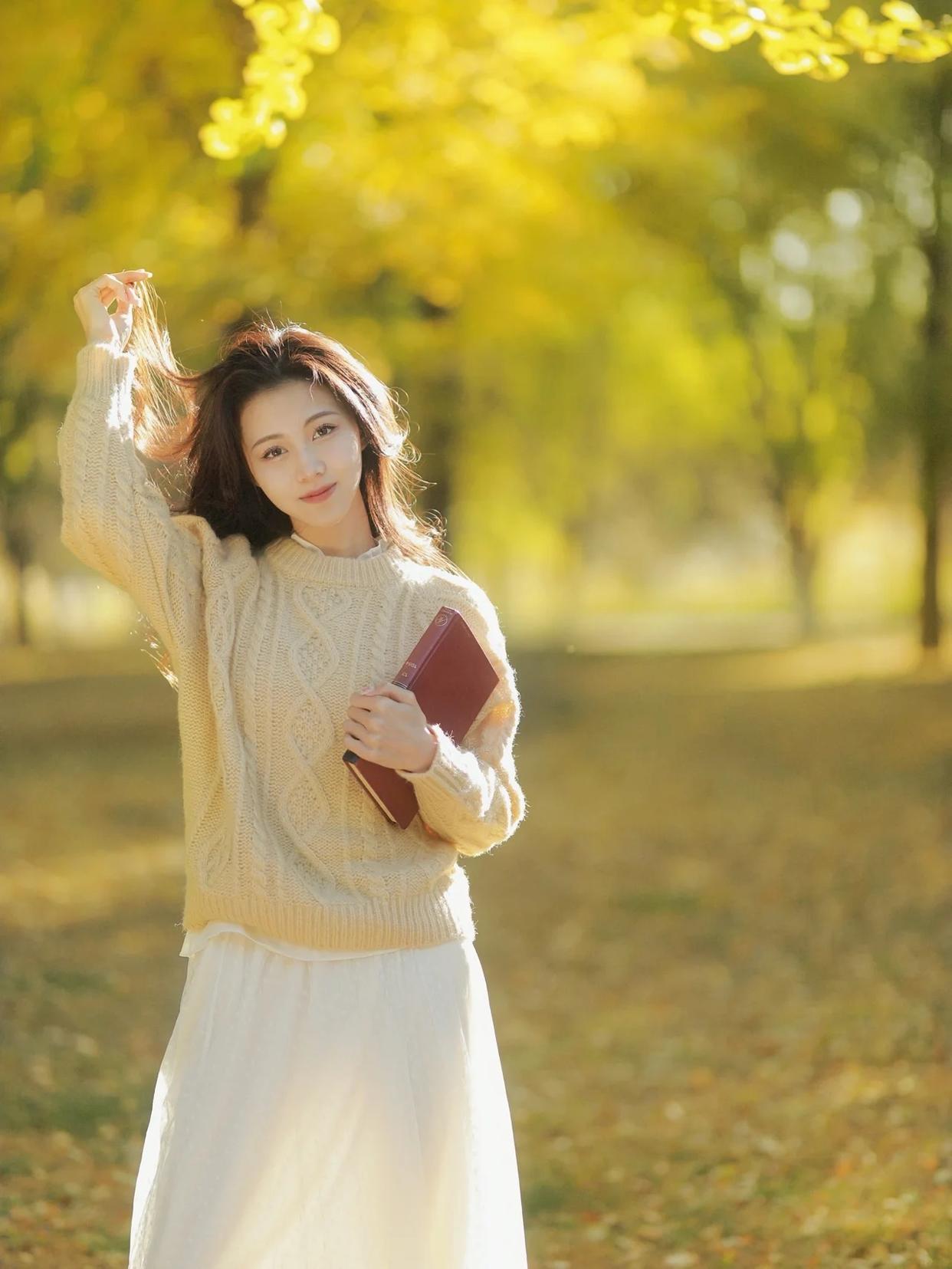 秋季人像这样拍,又美又有氛围感,发朋友圈获赞无数