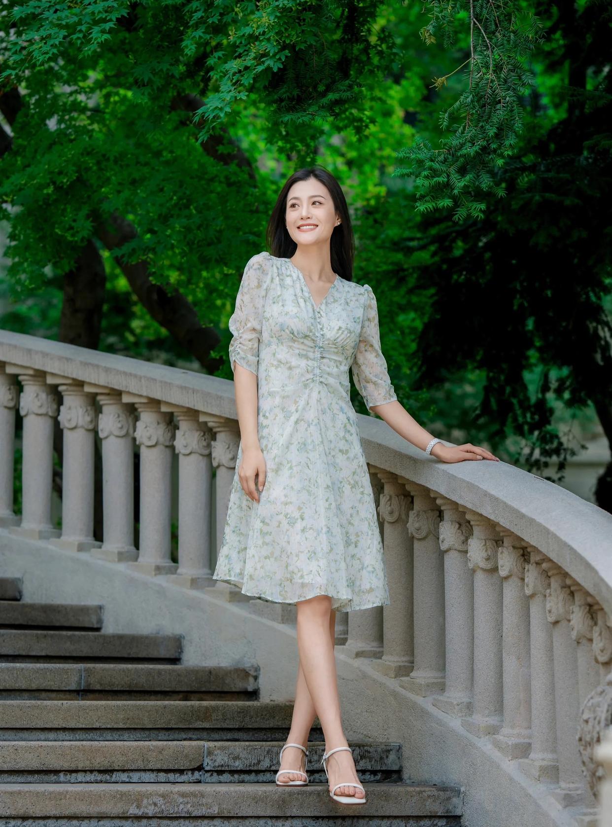 日常拍照,这些落落大方的拍照姿势,气质优雅很好看