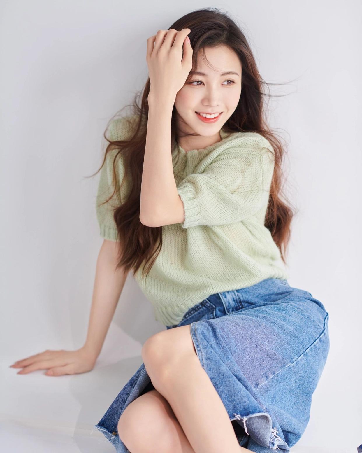 气质女生如何拍照,8个姿势告别拍照呆板,拍照气质又漂亮