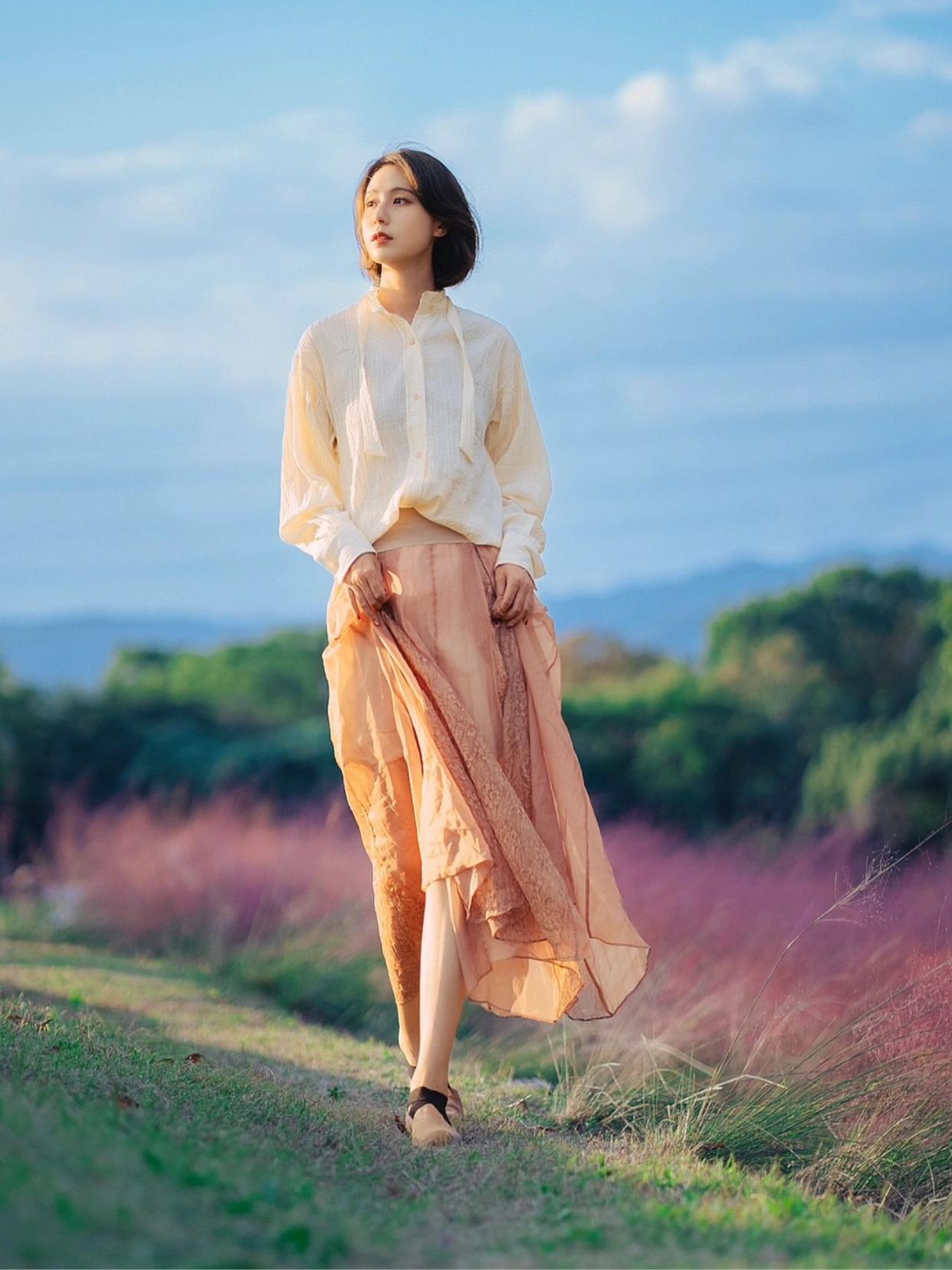 9个全身照拍照姿势,超显腿长,拍出好看大长腿照片