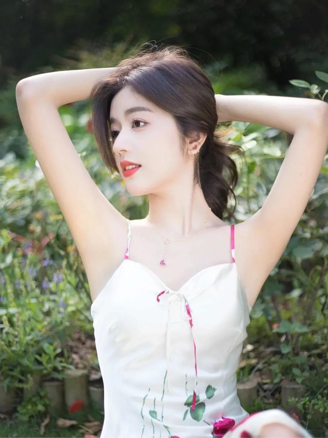 半身照怎么拍才美?这些技巧是关键,帮你拍照上镜又有表现力