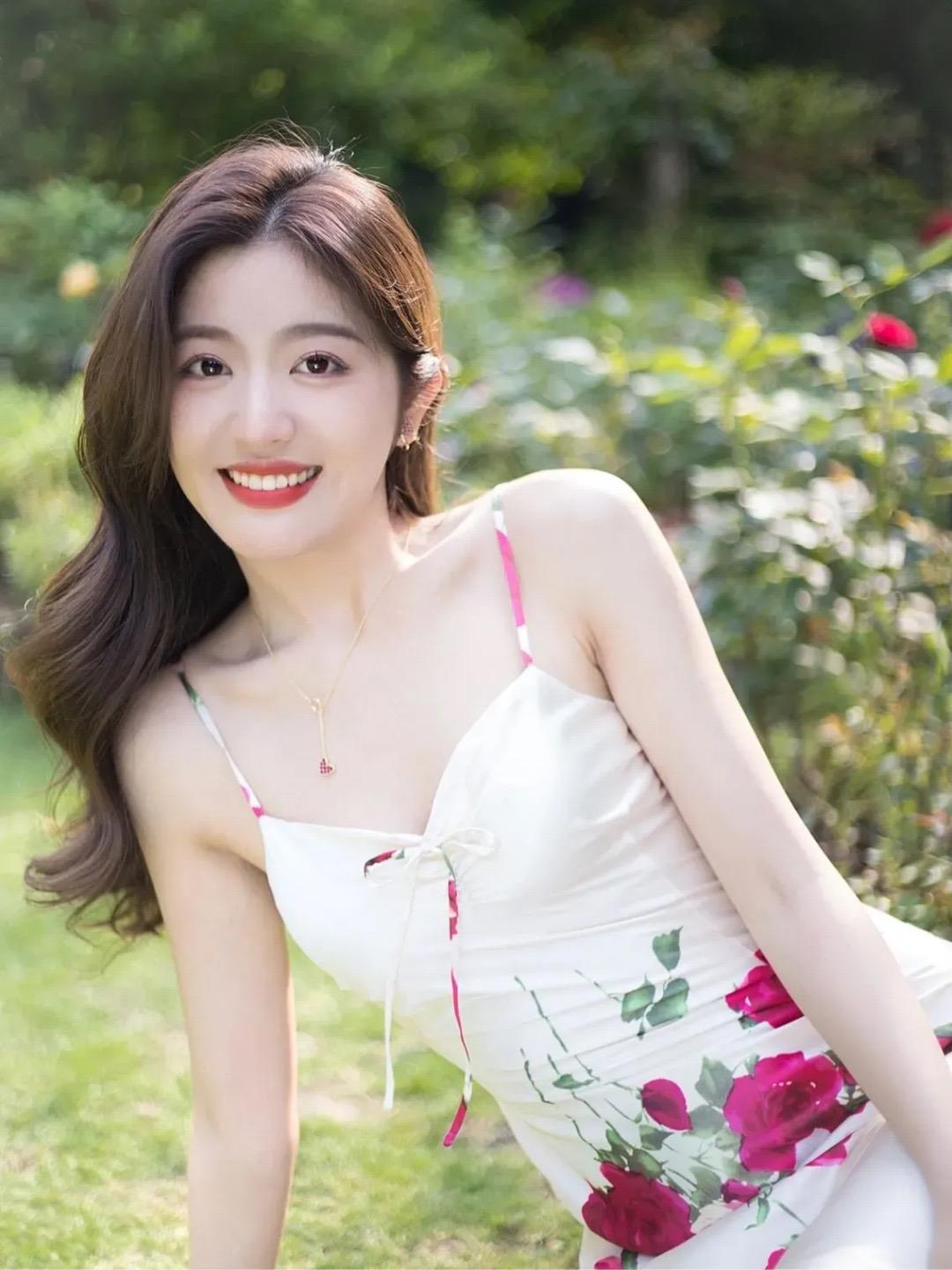 半身照怎么拍才美?这些技巧是关键,帮你拍照上镜又有表现力