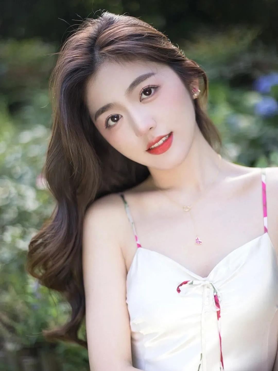 半身照怎么拍才美?这些技巧是关键,帮你拍照上镜又有表现力