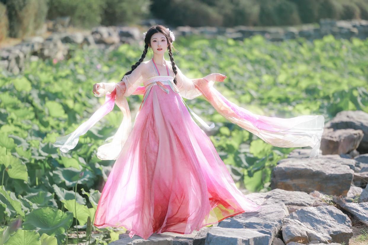 把荷花人像拍美,8个技巧值得一学,发朋友圈获赞无数