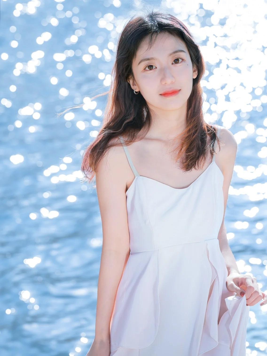 到海边拍人像照,姿势技巧学起来,拍出美美的海边人像很简单