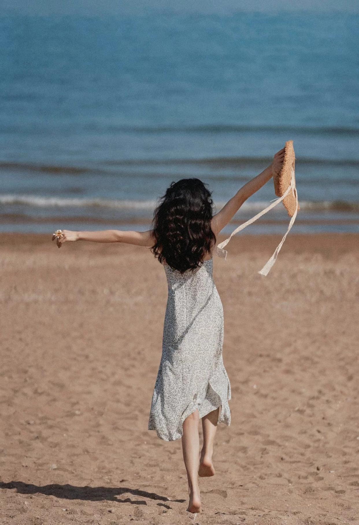 到海边拍人像照,姿势技巧学起来,拍出美美的海边人像很简单