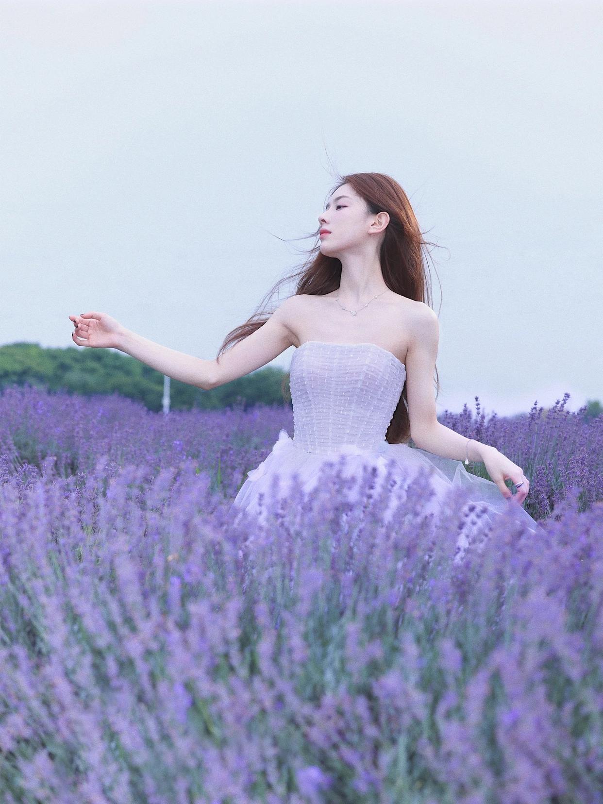 与夏天的花海合影,这份拍摄攻略要收好,拍照人美花也美