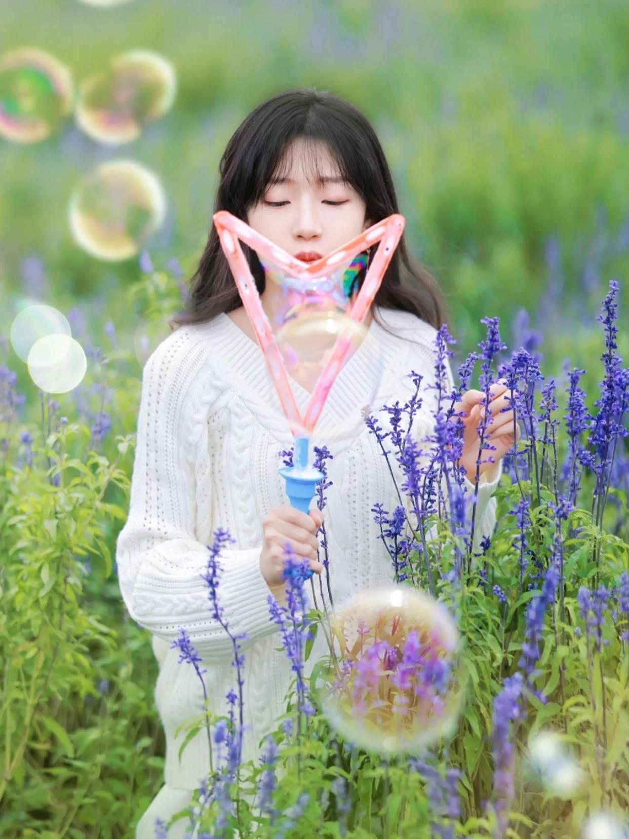 与夏天的花海合影,这份拍摄攻略要收好,拍照人美花也美