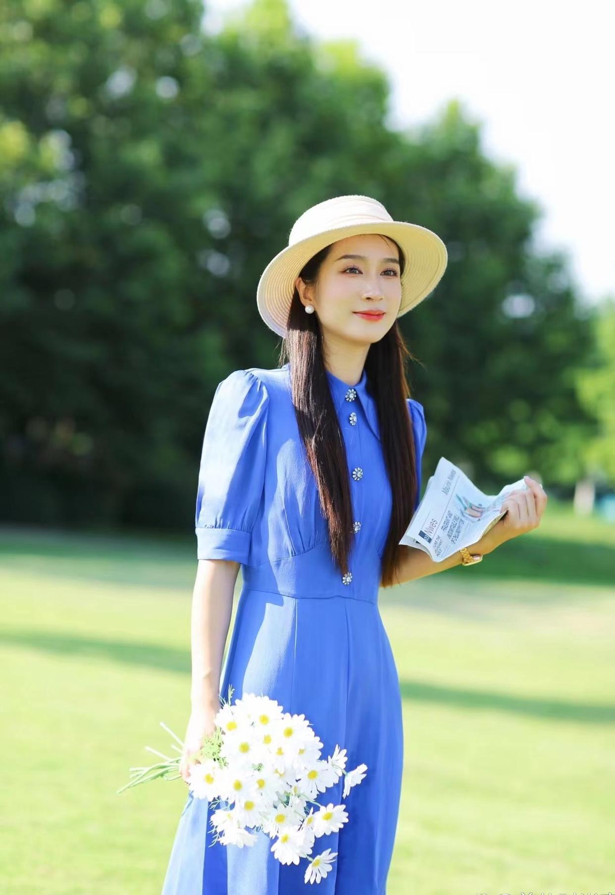 气质姐姐拍美照,收好这7个姿势,拍照落落大方很优雅