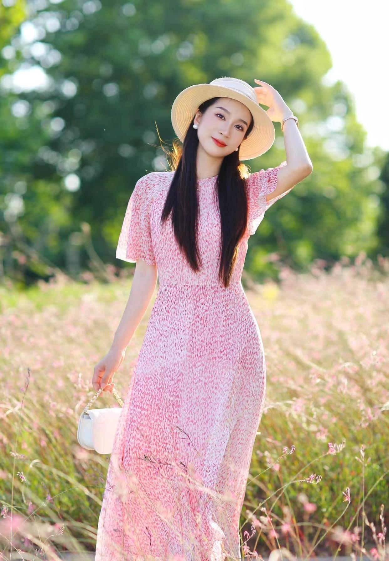 气质姐姐拍美照,收好这7个姿势,拍照落落大方很优雅