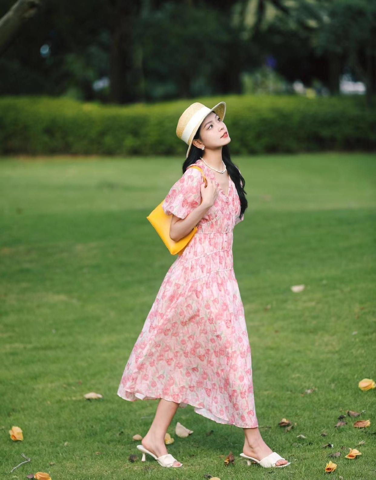 气质姐姐拍美照,收好这7个姿势,拍照落落大方很优雅