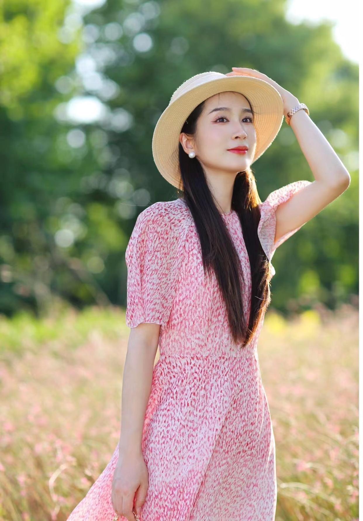 气质姐姐拍美照,收好这7个姿势,拍照落落大方很优雅