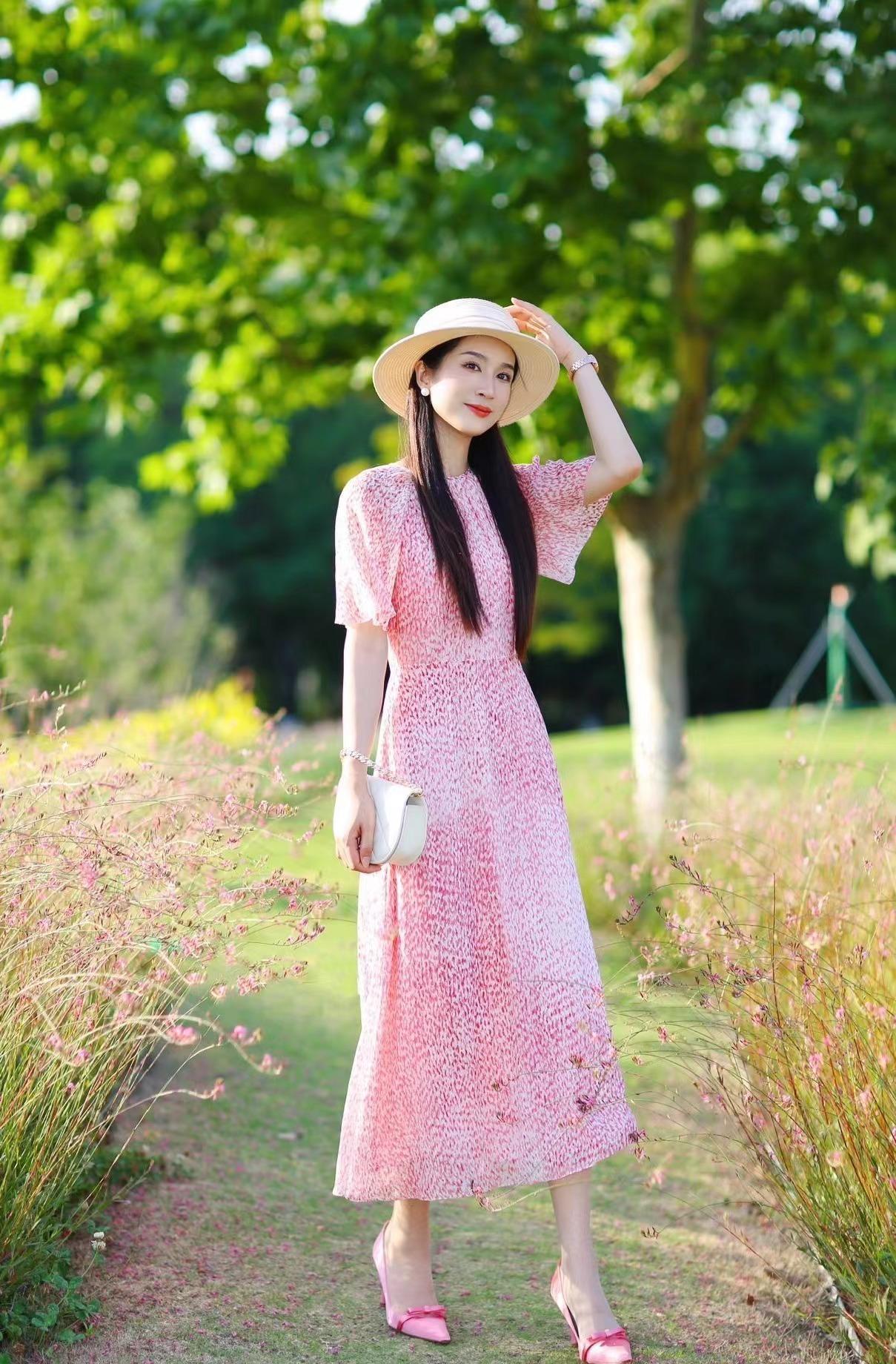 气质姐姐拍美照,收好这7个姿势,拍照落落大方很优雅