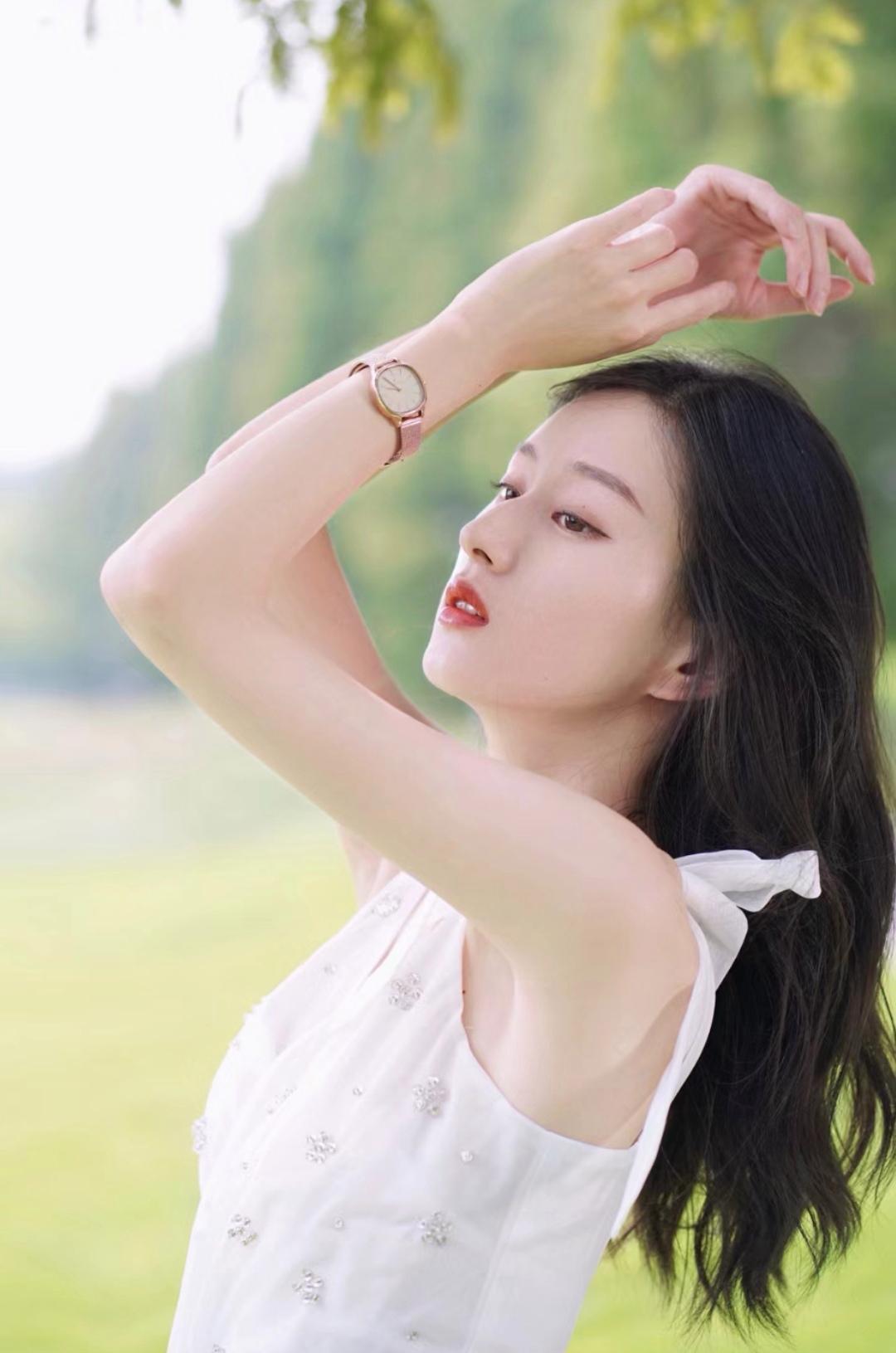 拍照好看的手部动作不能少,8个动作,气质漂亮又上镜