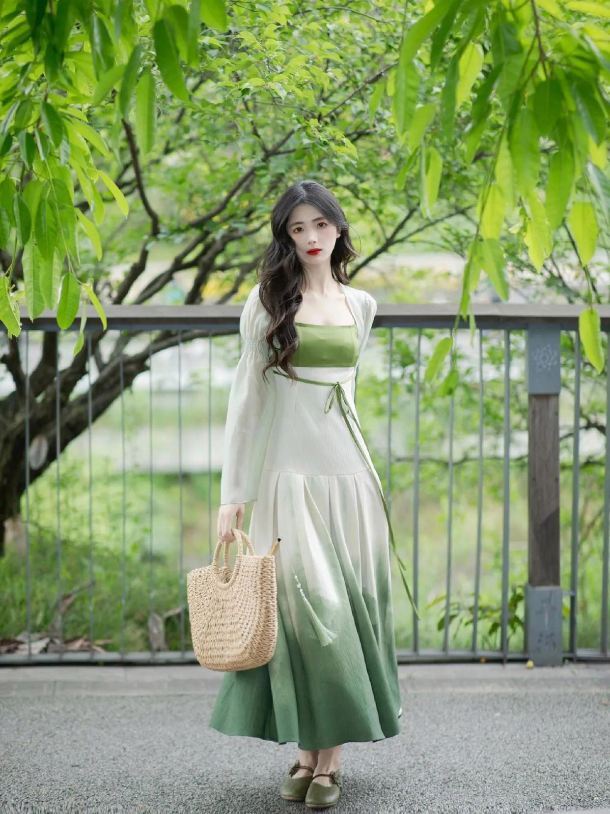 拍照不为姿势发愁,这些简约好看的姿势,拍照显瘦又漂亮