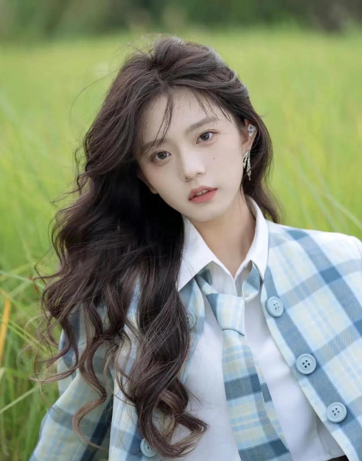 户外人像照这样拍,简单上镜不出错,拍照又美又自然