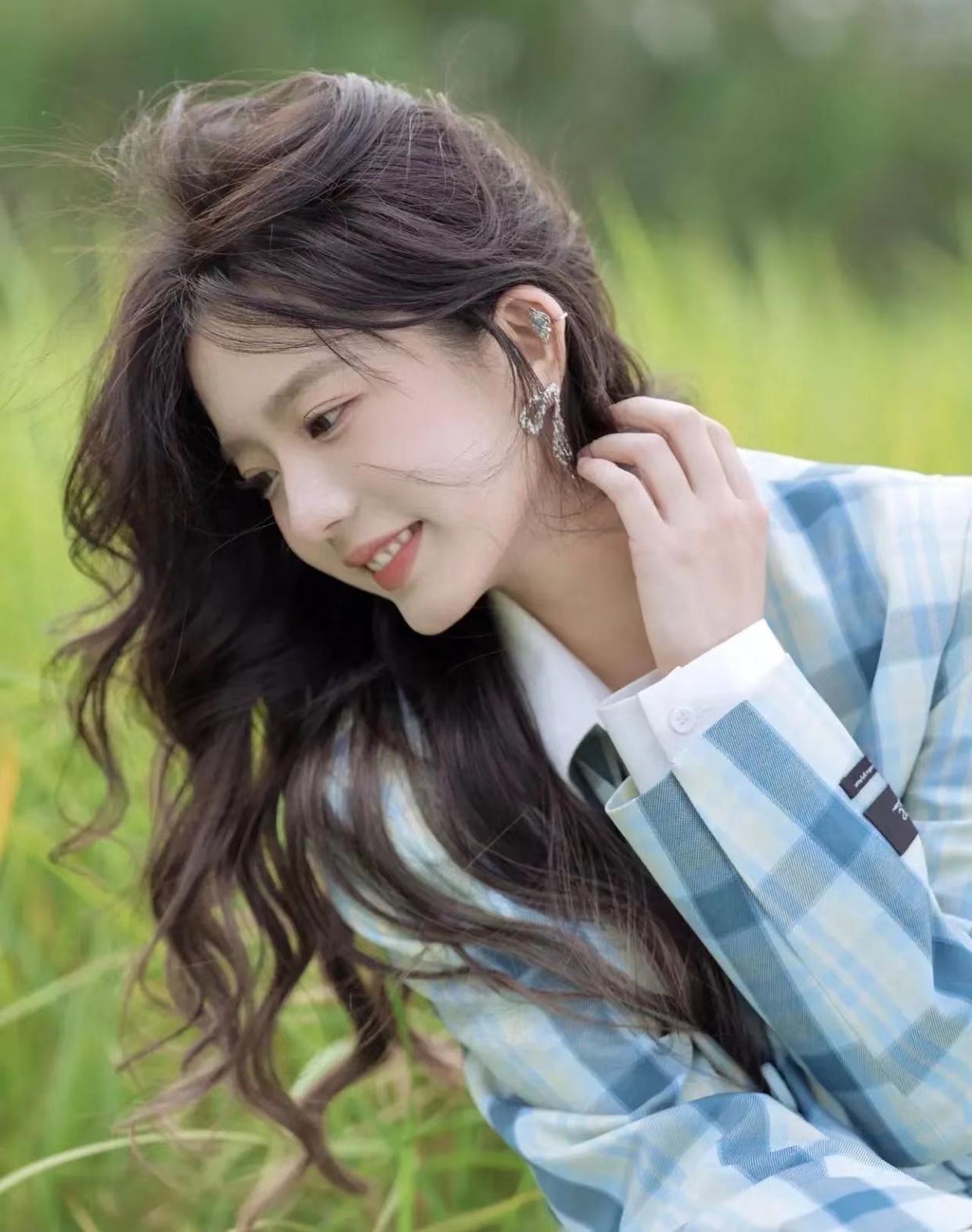 户外人像照这样拍,简单上镜不出错,拍照又美又自然