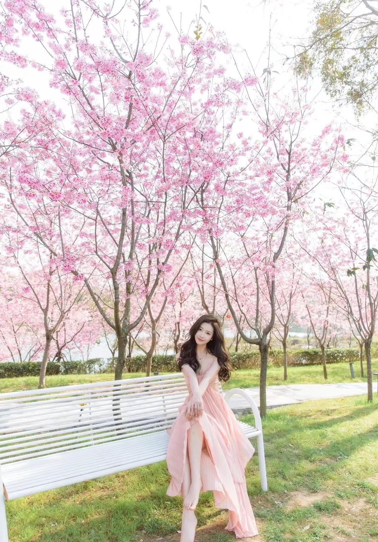 户外人像照这样拍,简单上镜不出错,拍照又美又自然