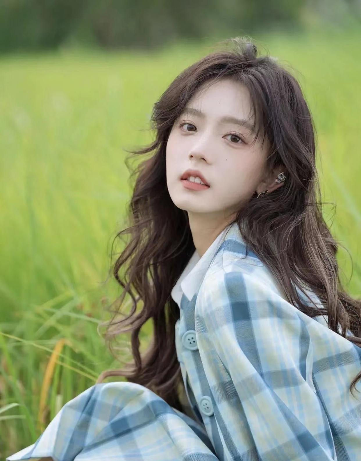 户外人像照这样拍,简单上镜不出错,拍照又美又自然