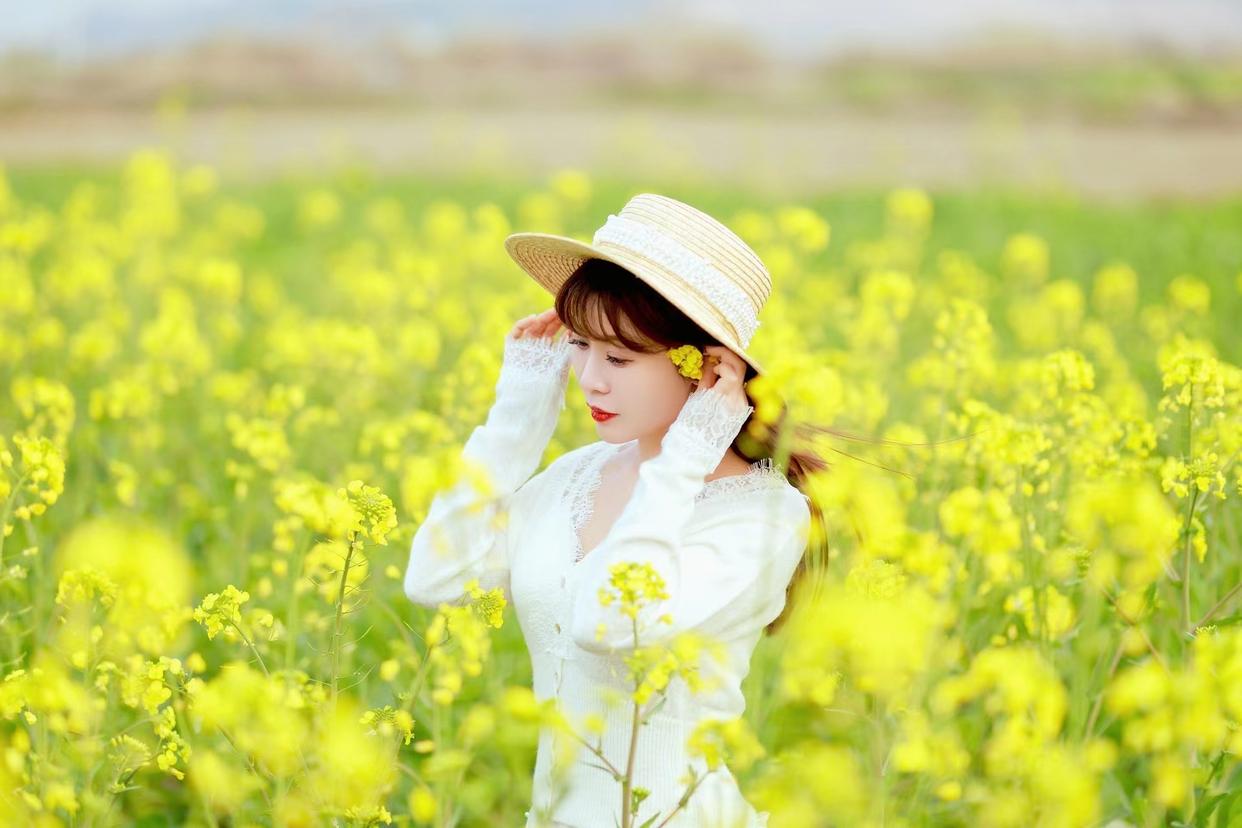 不懂怎么拍油菜花人像,学习10个技巧,人美画面也有氛围感