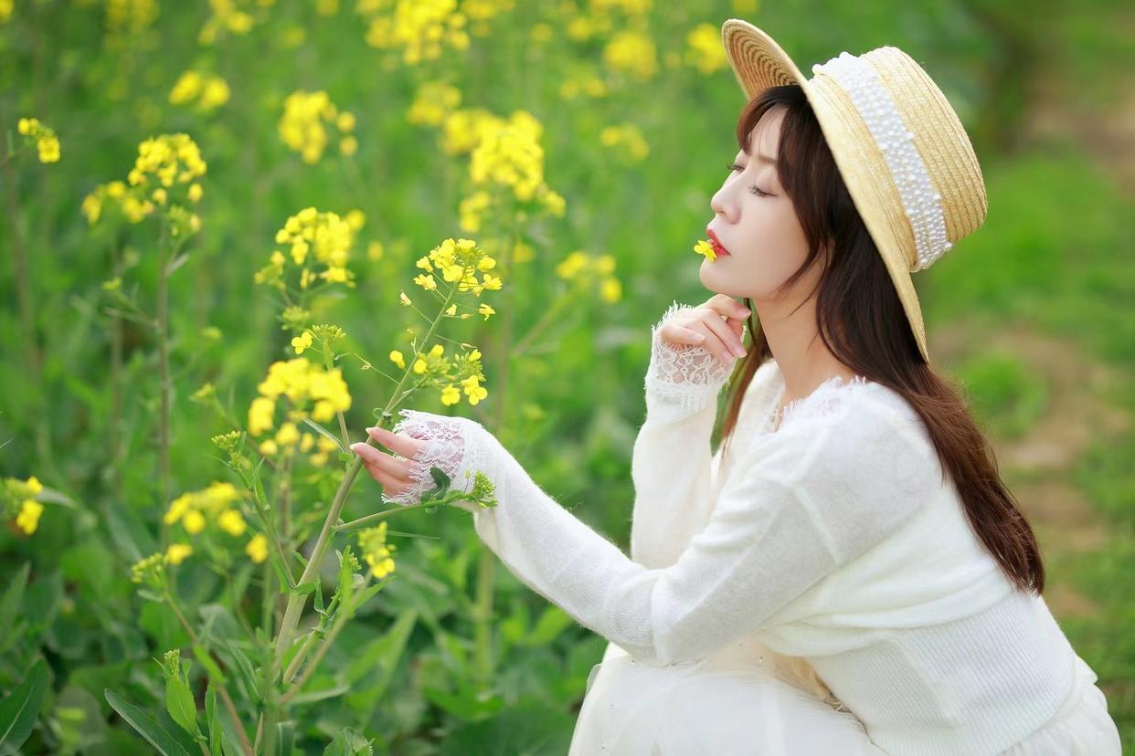 不懂怎么拍油菜花人像,学习10个技巧,人美画面也有氛围感