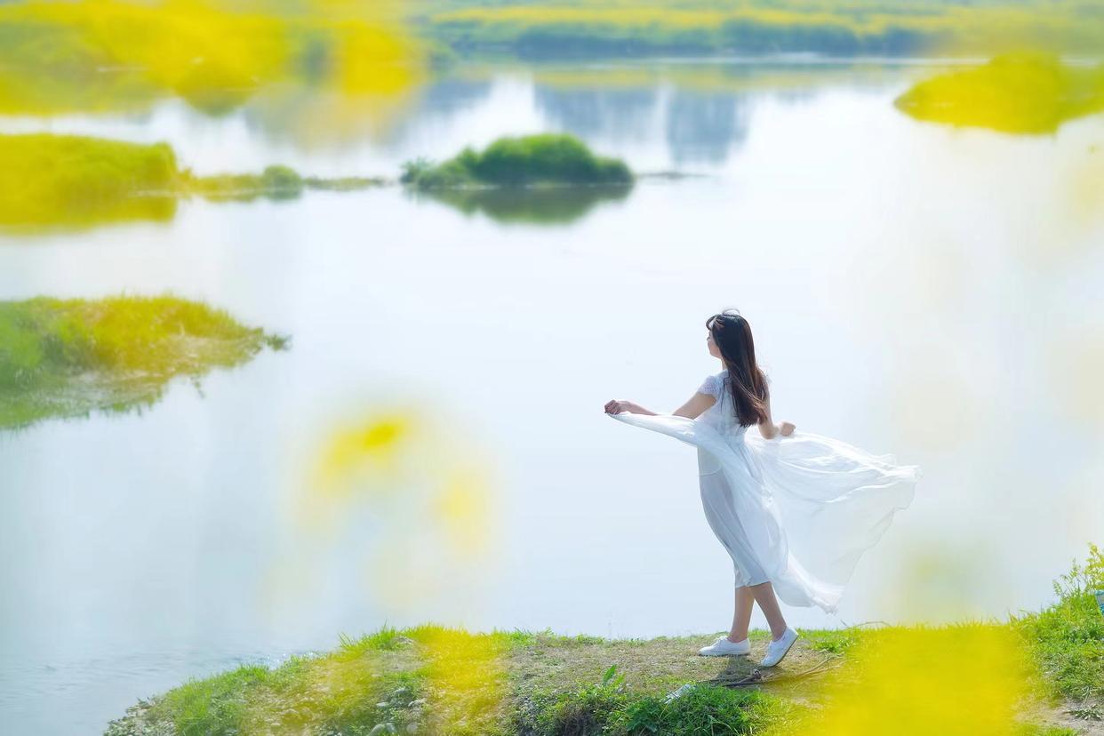 不懂怎么拍油菜花人像,学习10个技巧,人美画面也有氛围感