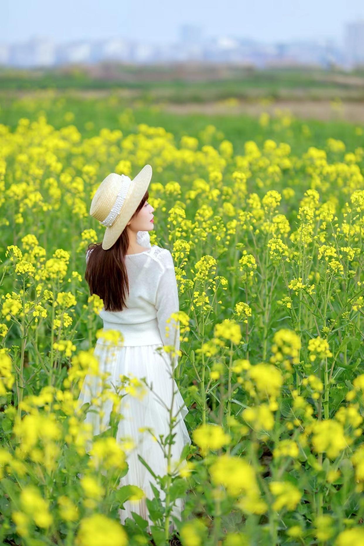 不懂怎么拍油菜花人像,学习10个技巧,人美画面也有氛围感