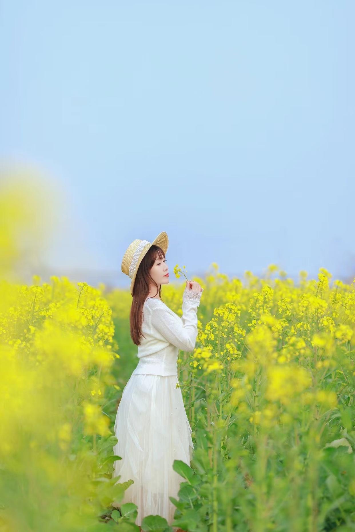 不懂怎么拍油菜花人像,学习10个技巧,人美画面也有氛围感