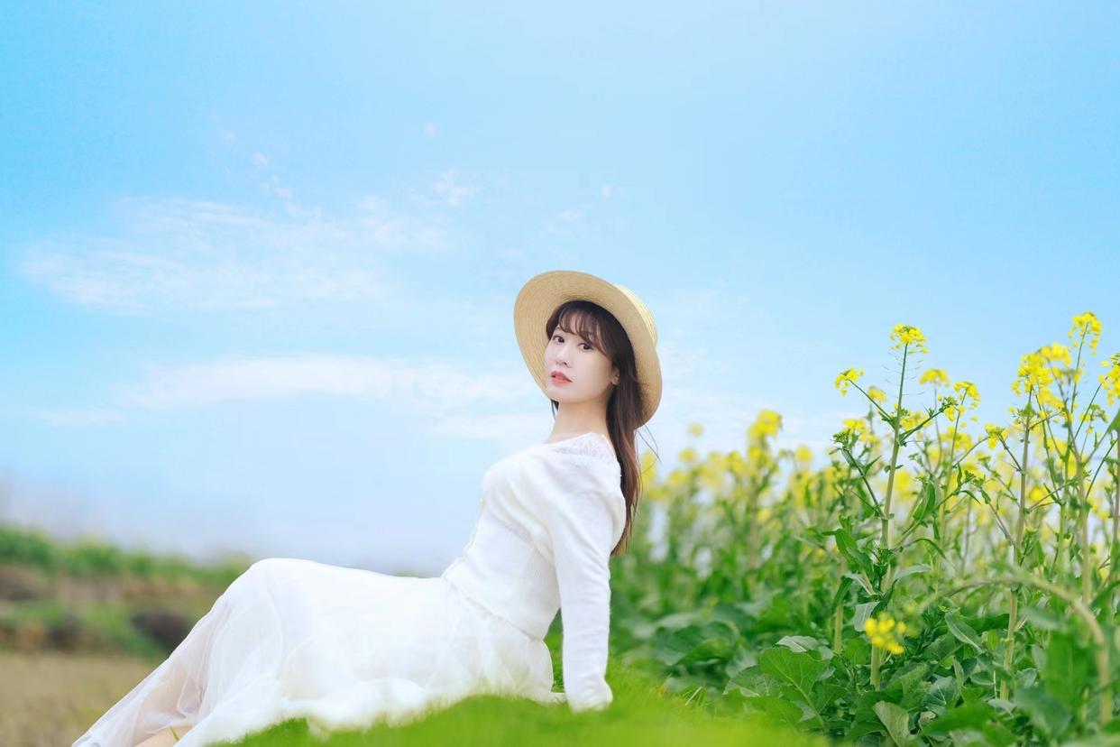 不懂怎么拍油菜花人像,学习10个技巧,人美画面也有氛围感