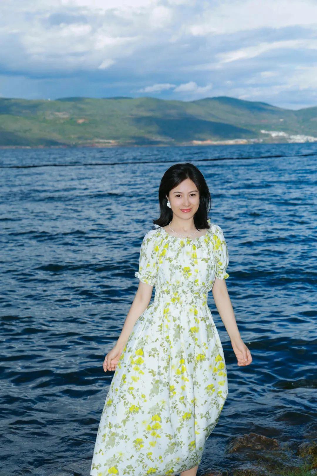 中年女士海边拍照,9个姿势,海边拍照气质优雅,出片又有氛围感